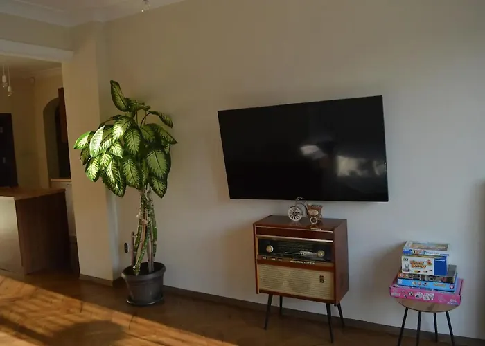 Stunning 2bdr On Historic Location In Center *