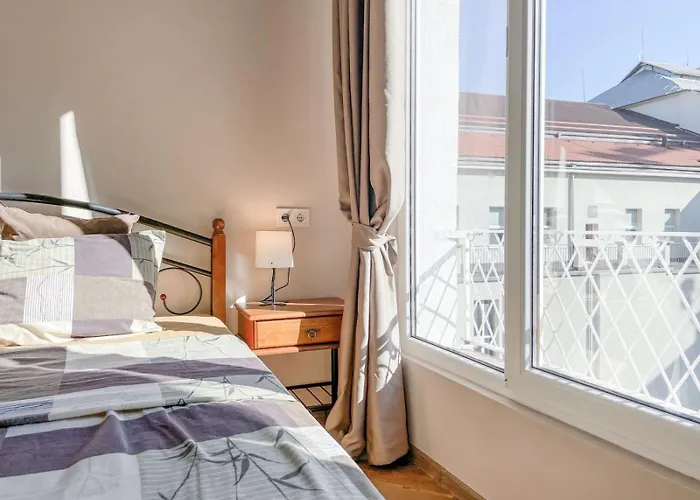 아파트 Stunning 2bdr On Historic Location In Center