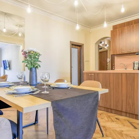 Stunning 2bdr On Historic Location In Center
