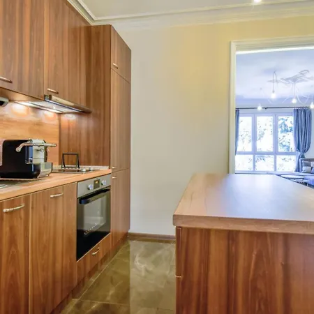 Stunning 2bdr On Historic Location In Center Daire *