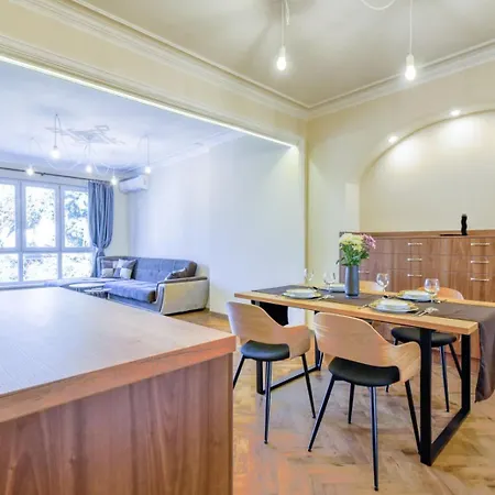 Apartament Stunning 2bdr On Historic Location In Center Sofia