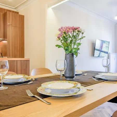 Stunning 2bdr On Historic Location In Center Daire *