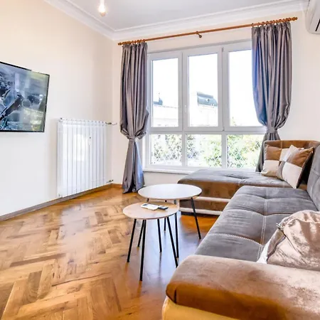 Stunning 2bdr On Historic Location In Center *