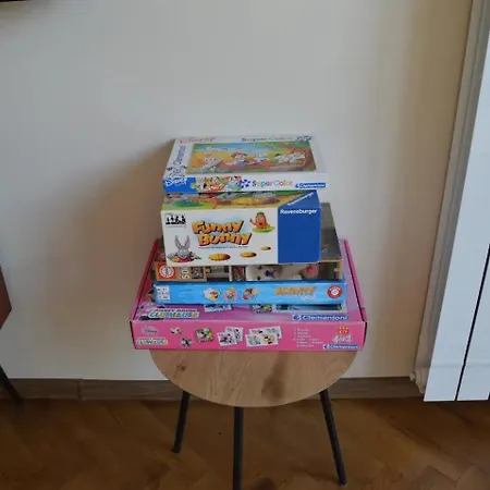 Daire Stunning 2bdr On Historic Location In Center *