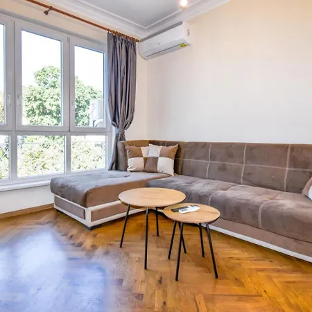 Lägenhet Stunning 2bdr On Historic Location In Center