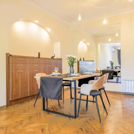 Stunning 2bdr On Historic Location In Center