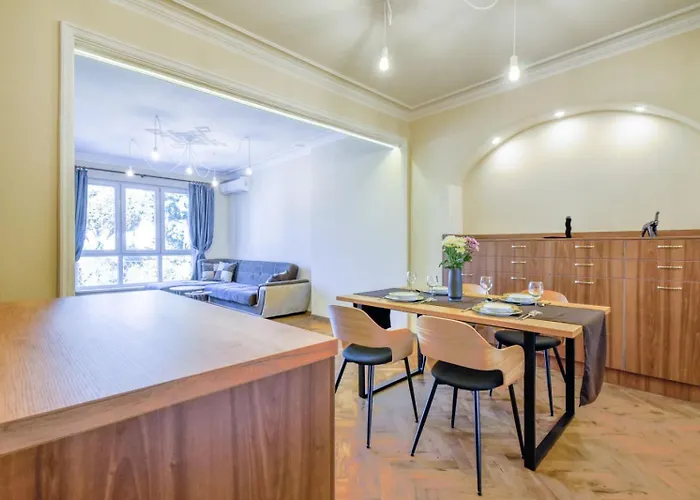 דירה Stunning 2bdr On Historic Location In Center סופיה