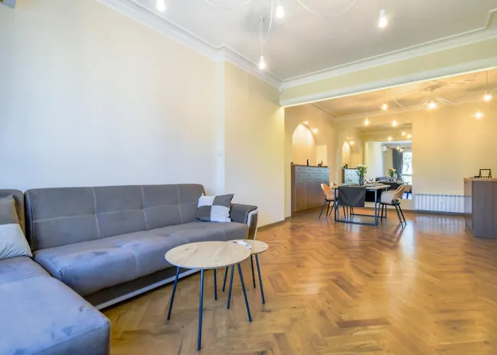 Stunning 2bdr On Historic Location In Center * סופיה