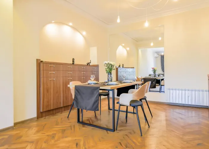 Stunning 2bdr On Historic Location In Center