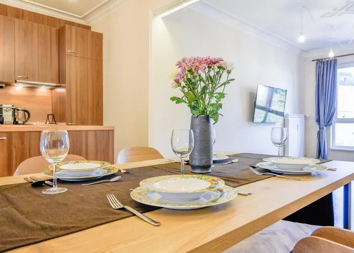 Stunning 2bdr On Historic Location In Center Lägenhet *