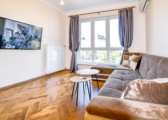 Stunning 2bdr On Historic Location In Center *