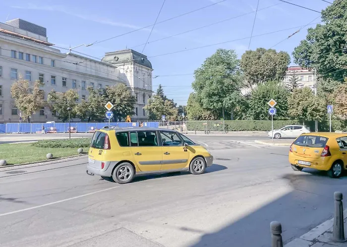 דירה Stunning 2bdr On Historic Location In Center